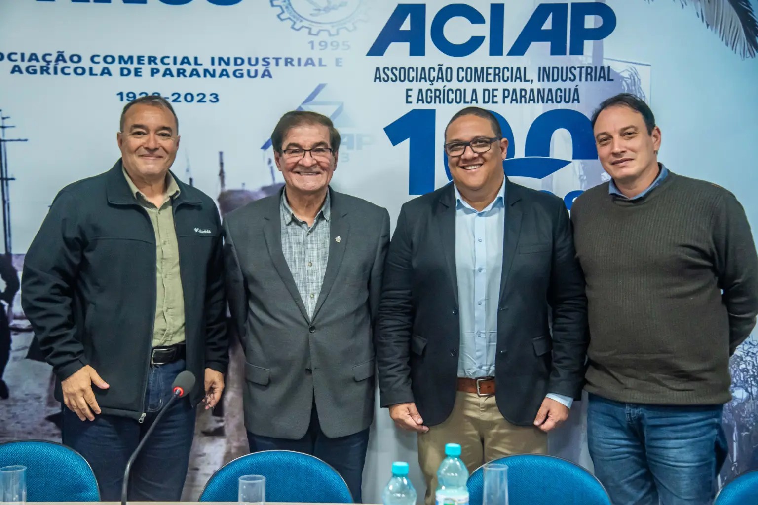 FO presidente Eloir Martins ladeado pelos secretários Luiz Augusto Pelegrini de Carvalho, Cleverson dos Santos Ferreira e José (Juca) Reis de Freitas Neto.
